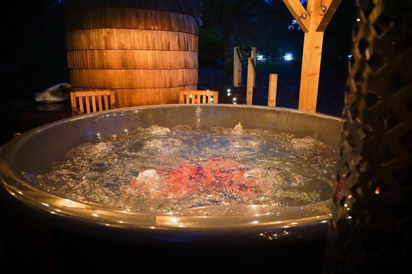 Luxury Woodland Lodge Retreat At Culdees Castle クリフ エクステリア 写真