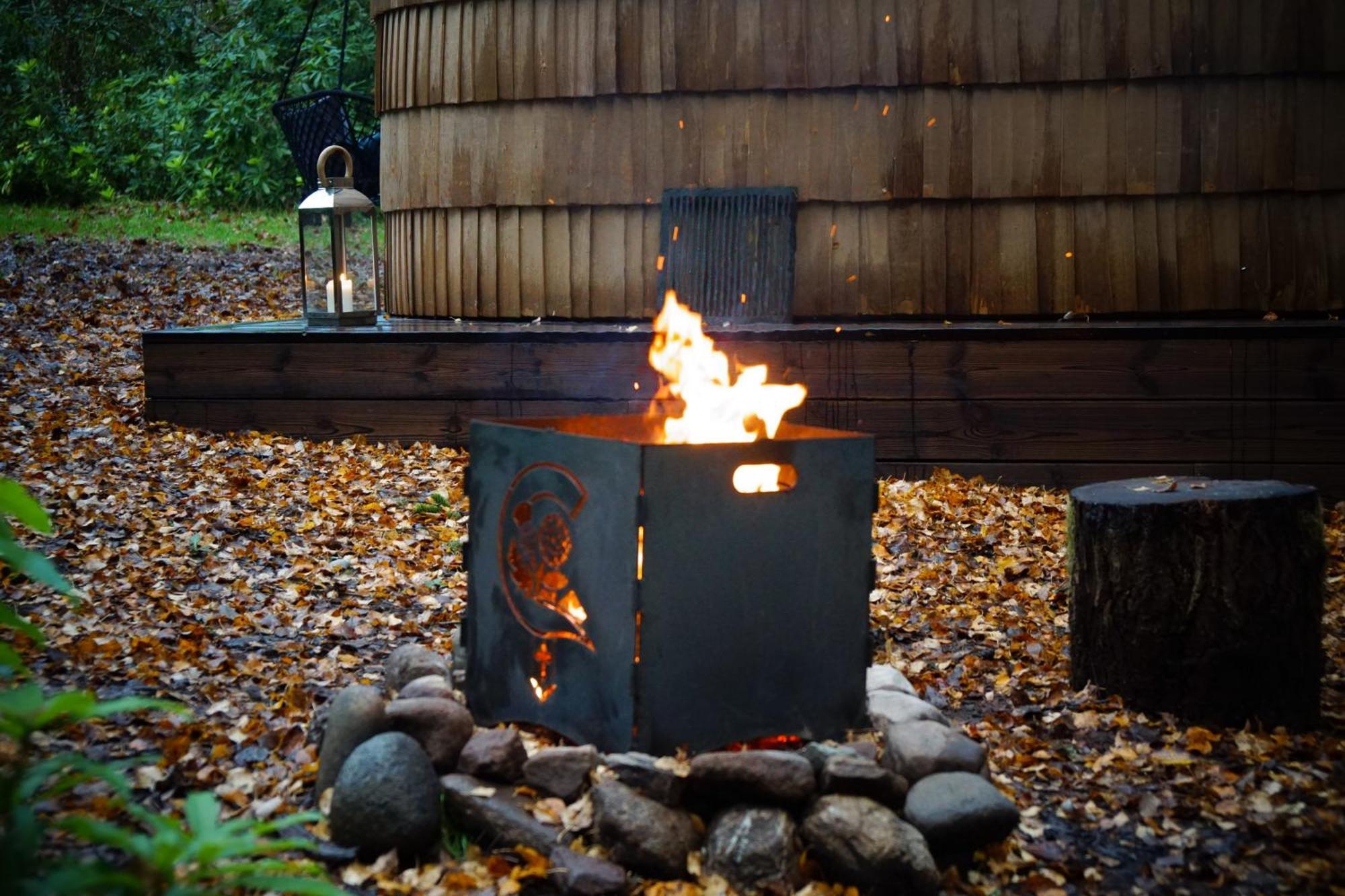 Luxury Woodland Lodge Retreat At Culdees Castle クリフ エクステリア 写真